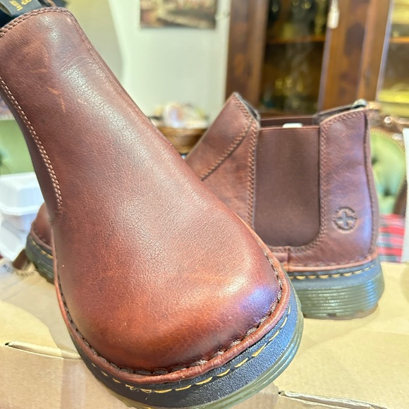 Dr Martens men’s slip-resistant leather Boots - Picture 3 of 12